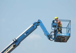 Безопасные методы и приёмы выполнения работ при управлении строительным подъёмником